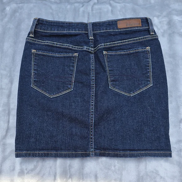 Denizen By Levis Womens Denim Skirt Size 4 Dark Wash With Pockets - Picture 5 of 8